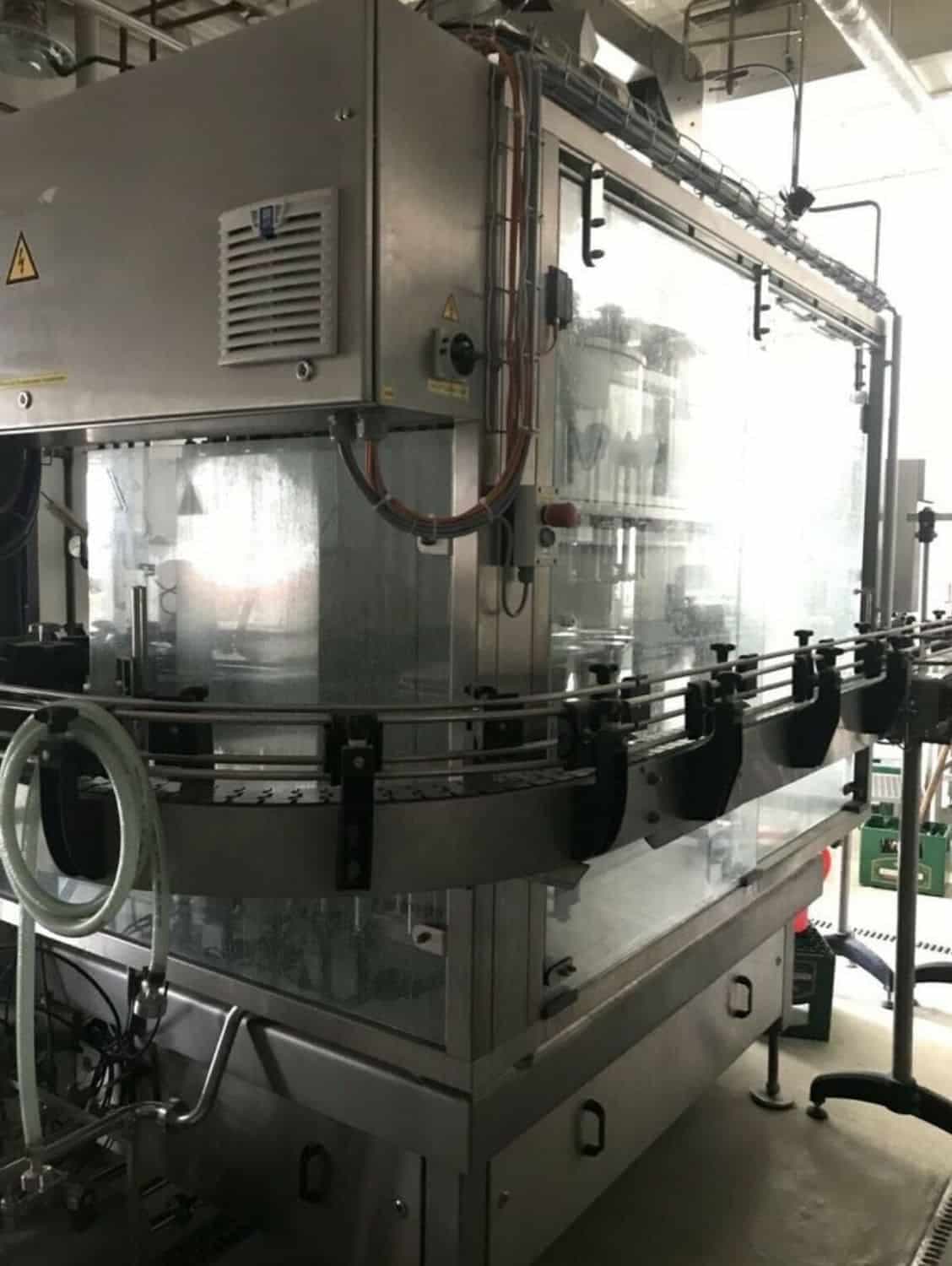 Arbeitsraum von Nagel, PAC, Juwatec, ICS Mehrweg-Glasabfüllanlage für Bier, Softdrink