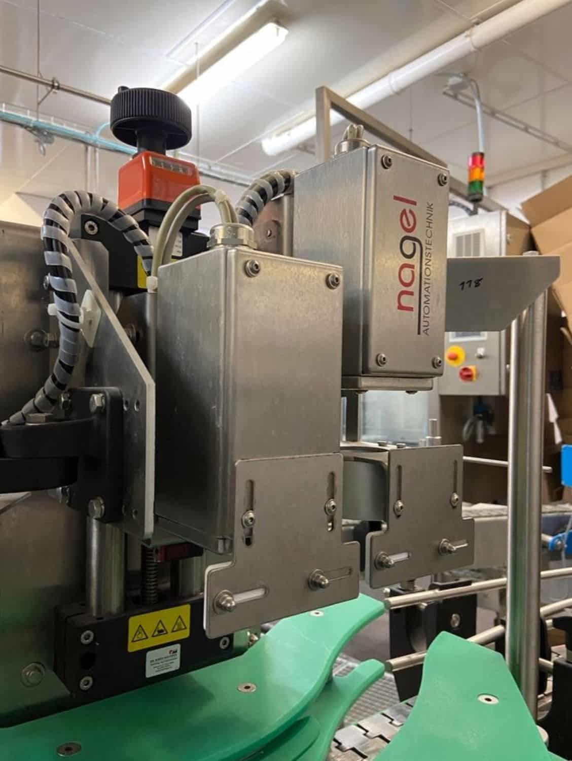 Seitenansicht der Nagel, PAC, Juwatec, ICS Mehrweg-Glasabfüllanlage für Bier, Softdrinks