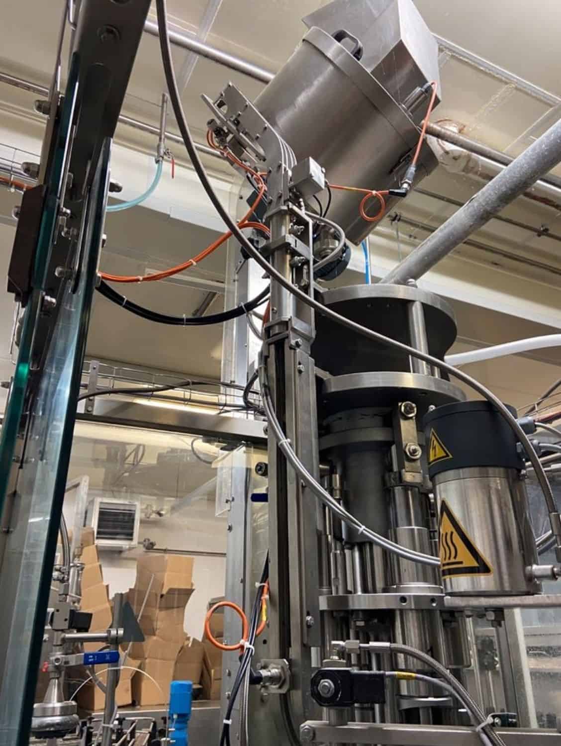 Seitenansicht der Nagel, PAC, Juwatec, ICS Mehrweg-Glasabfüllanlage für Bier, Softdrinks