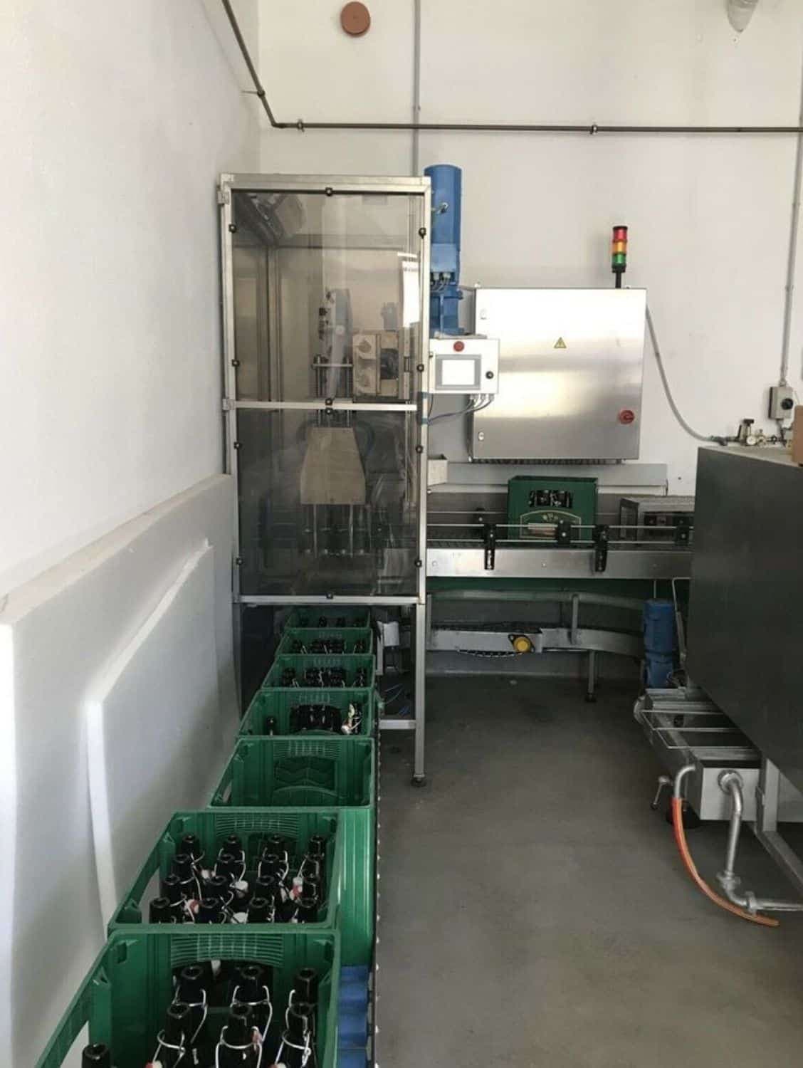 Seitenansicht der Nagel, PAC, Juwatec, ICS Mehrweg-Glasabfüllanlage für Bier, Softdrinks
