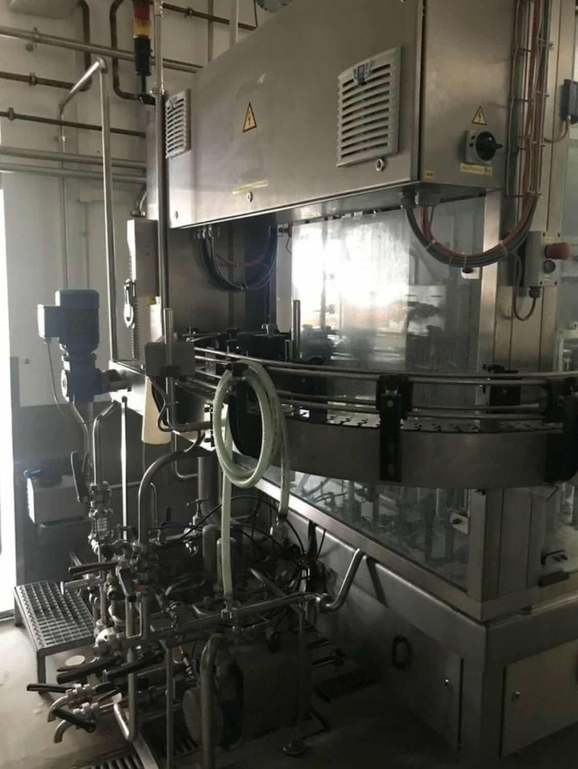 Ansicht links von Nagel, PAC, Juwatec, ICS Mehrweg-Glasabfüllanlage für Bier, Softdrink